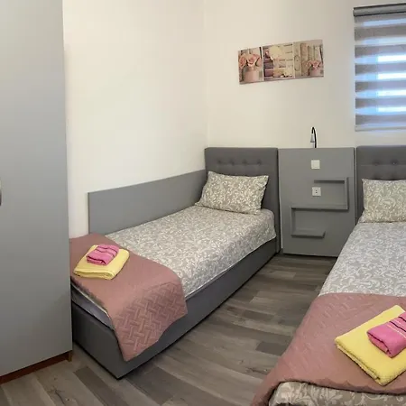 Apartmani Milokanovic Funtana Exterior photo