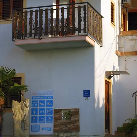 Apartmani Milokanovic Funtana Exterior photo