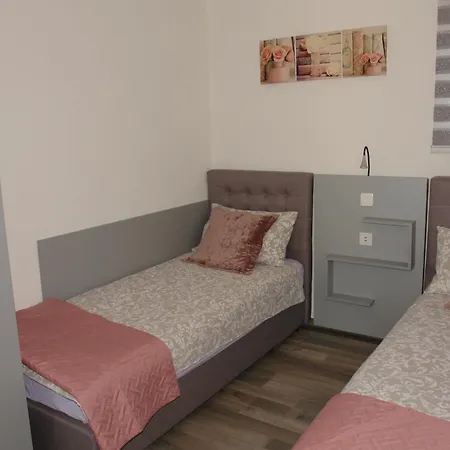 Apartmani Milokanovic Funtana Exterior photo